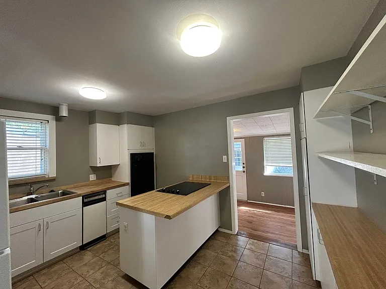 1030 Cole Ave — Photo 14