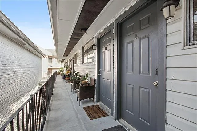 1921 Prytania St #L — Photo 3