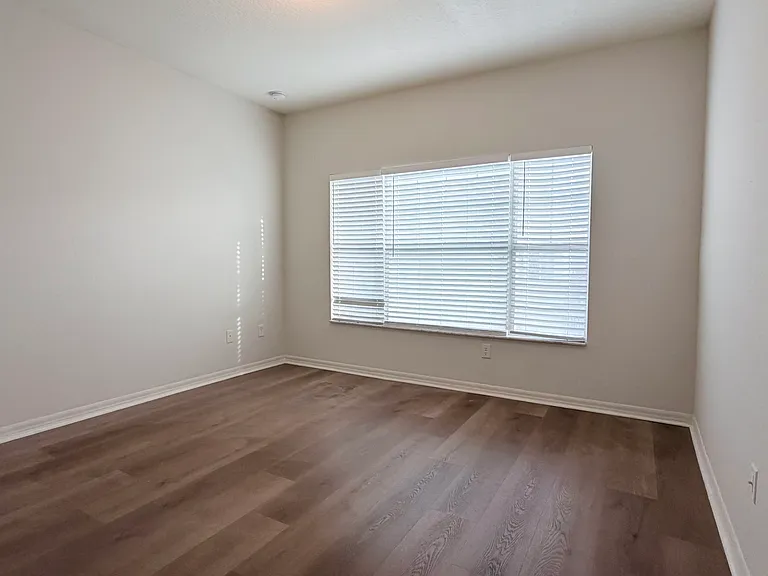 2334 Grand Central Pkwy #17 — Photo 22