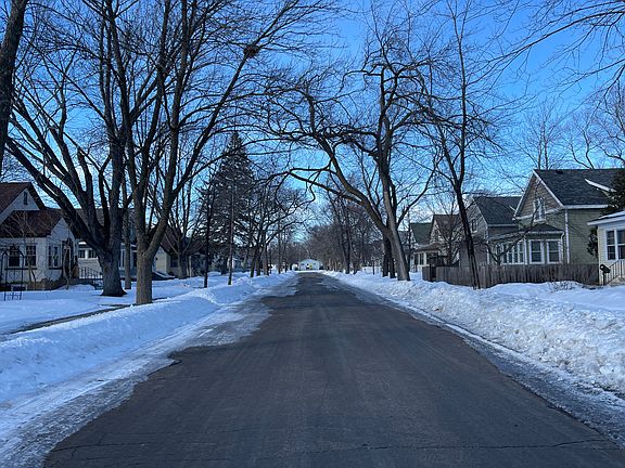 4th image of 19 McKinley Pl N