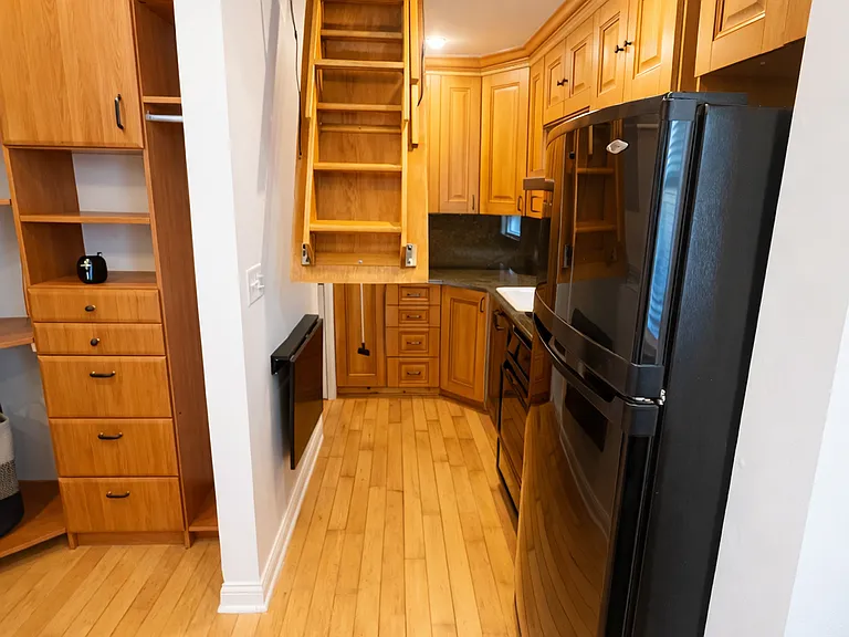 1828 W Henderson St — Photo 3