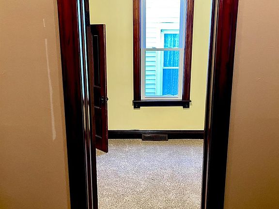 4th image of 1511 Roberts Ave