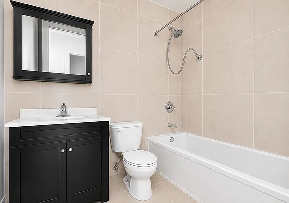 Bathroom, photo 1