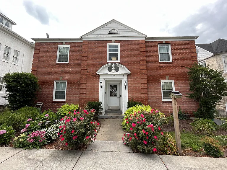 124 E 3rd Ave — Photo 1
