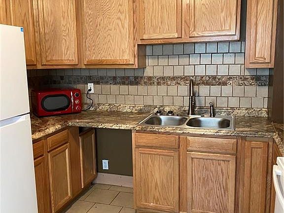 5th image of 125 E Elmwood Ave