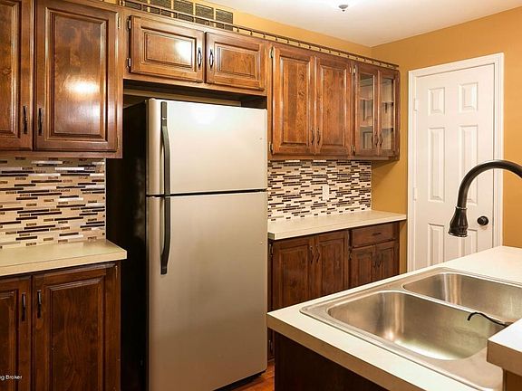 RealTourCast _ S Owens _ Rosewood (13 of