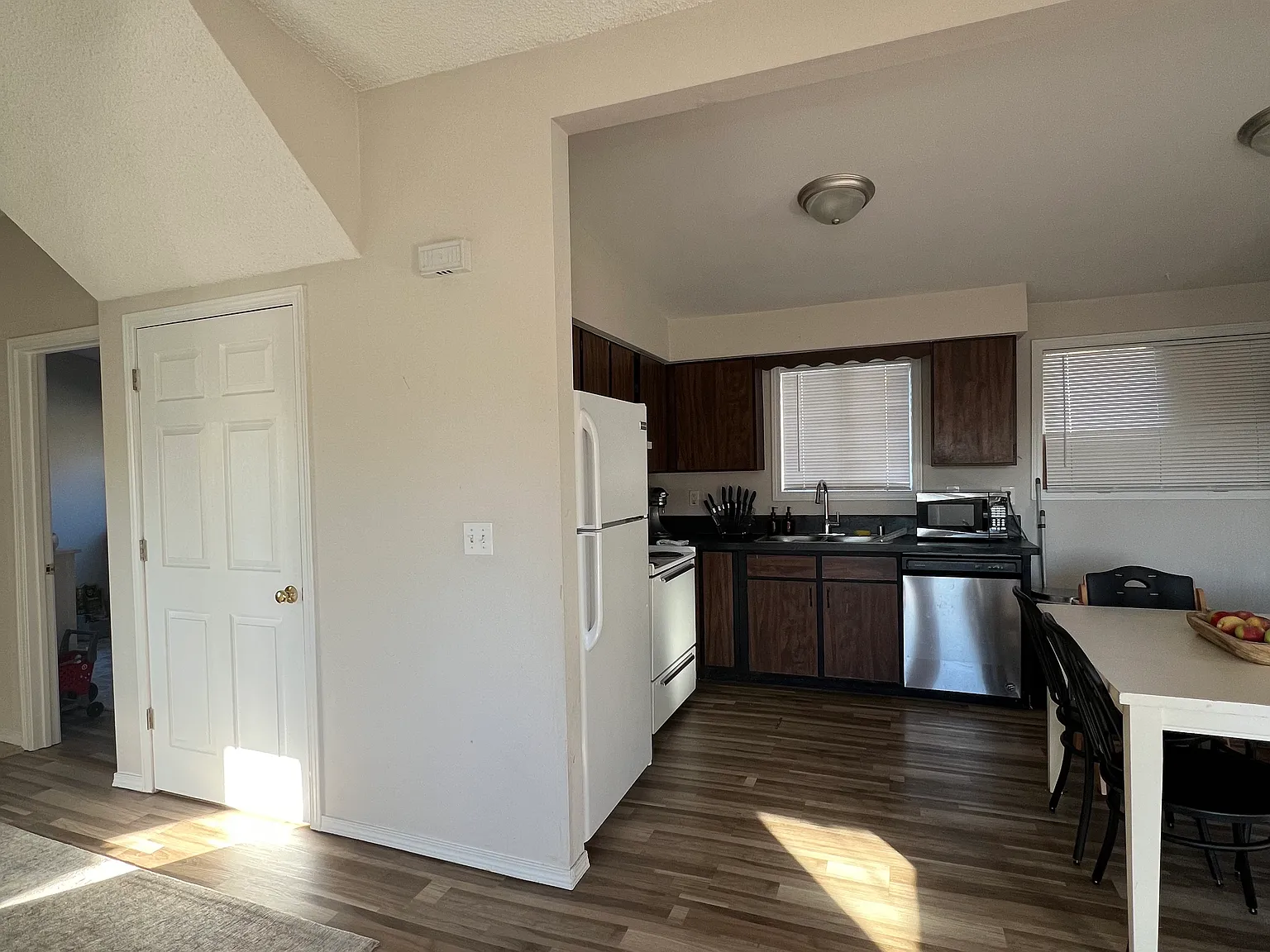 824 E Wabash Ave — Photo 4