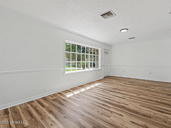 4th image of 1010 Wanda Pl
