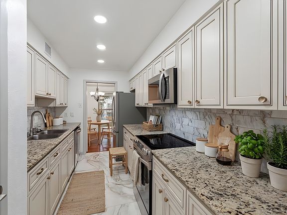 5th image of 6036 Birchbrook Dr APT 226