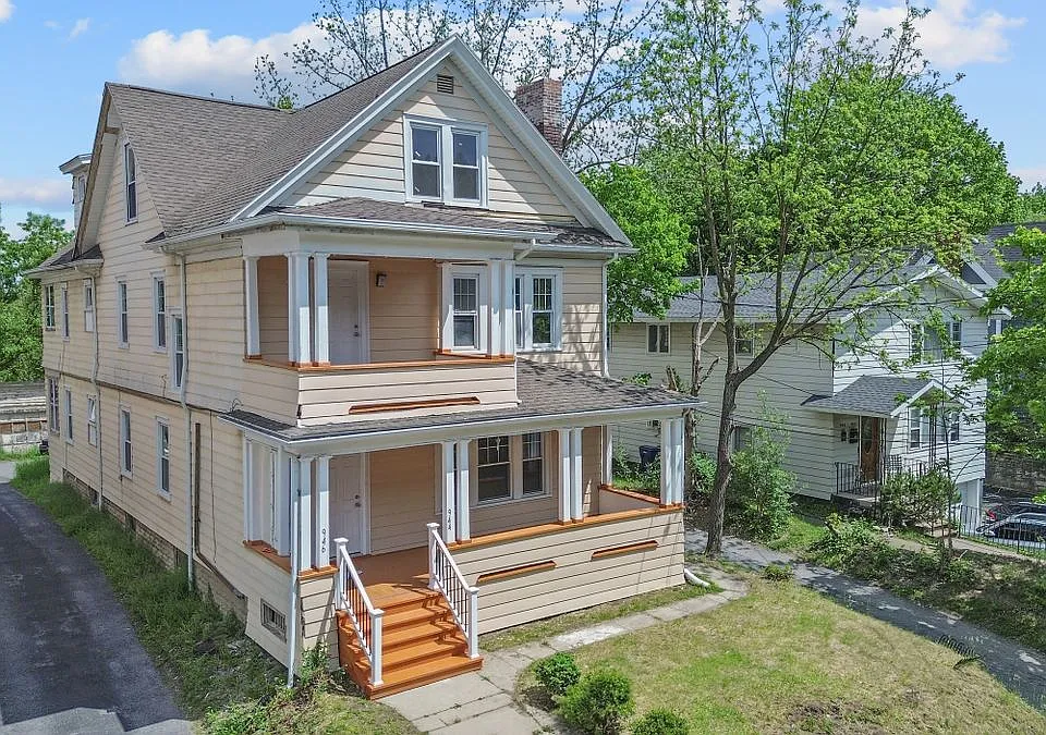 944 Bellevue Ave