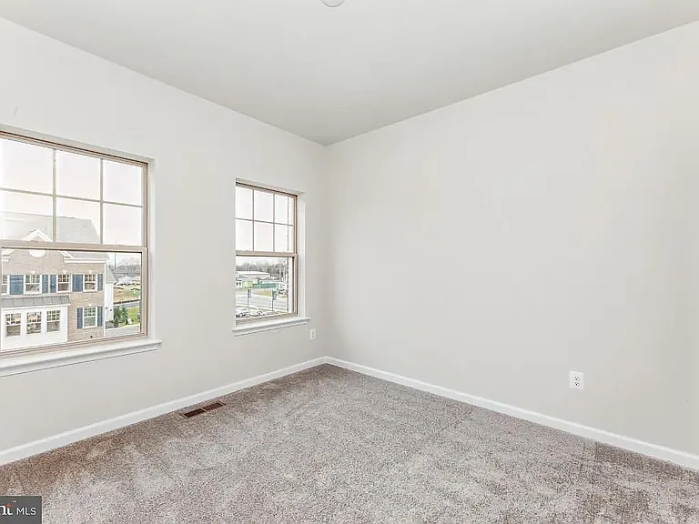 9304 Barnes Loop — Photo 2