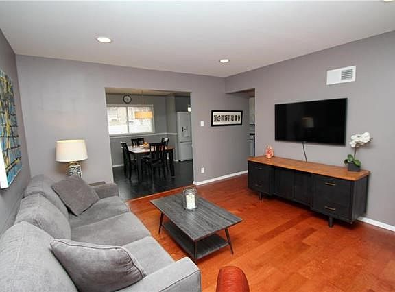 4th image of 9509 Tealridge Dr