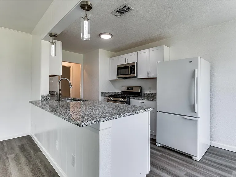 1606 W Shore Dr — Photo 9