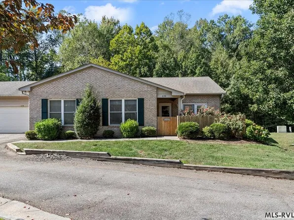 220 Beaver Creek Dr, South Hill, VA 23970