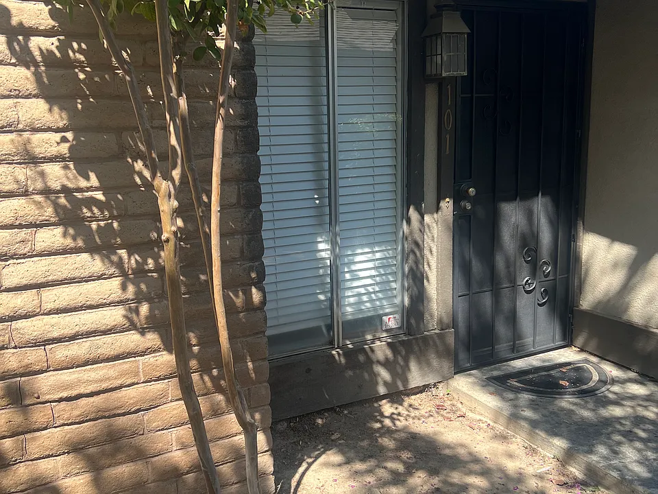 5751 N Valentine Ave #101