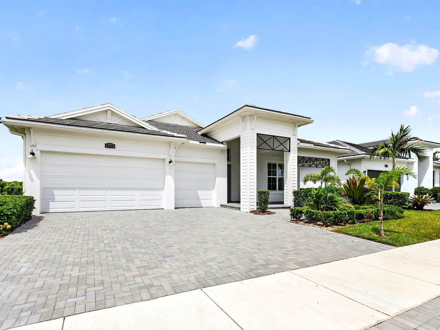 3 bed, 3.0 bath, 2554 sqft, $5,500 — Photo 3
