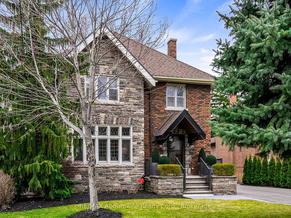28 Thompson Ave