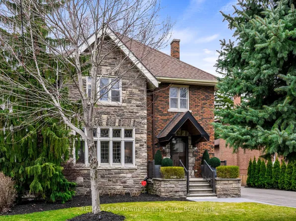 28 Thompson Ave, Toronto, ON M8Z 3T3