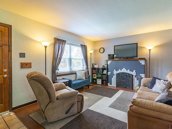 4th image of 5527 Bancroft Ave