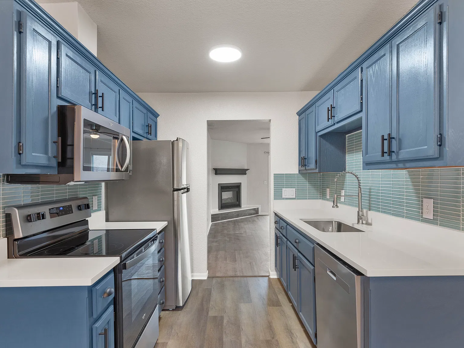 3 bed, 946 sqft, $1,800 — Photo 4