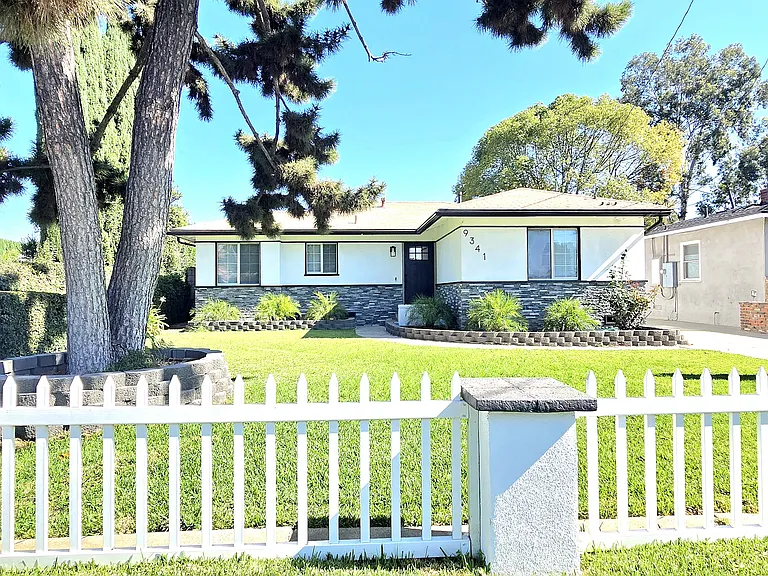 9341 Olive St — Photo 24