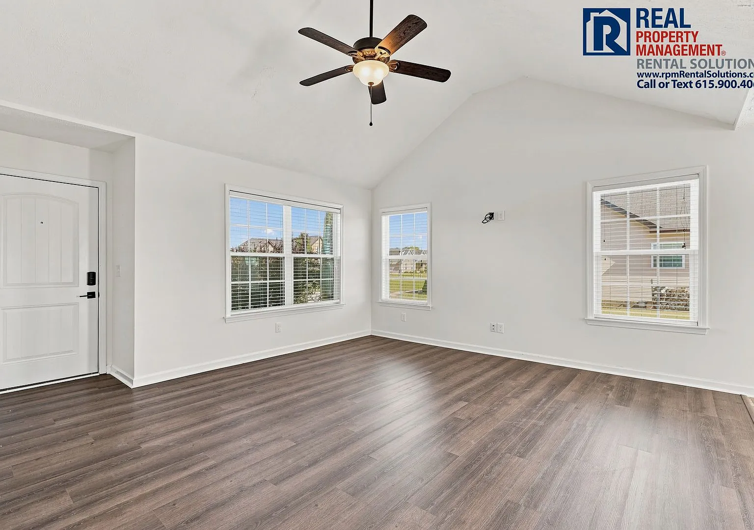 Beautiful 3bd 2 ba ranch style home with 2 car attached garage and a detached shop! — Photo 4