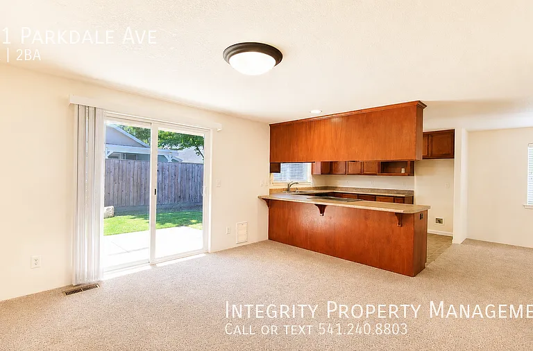 941 Parkdale Ave — Photo 9