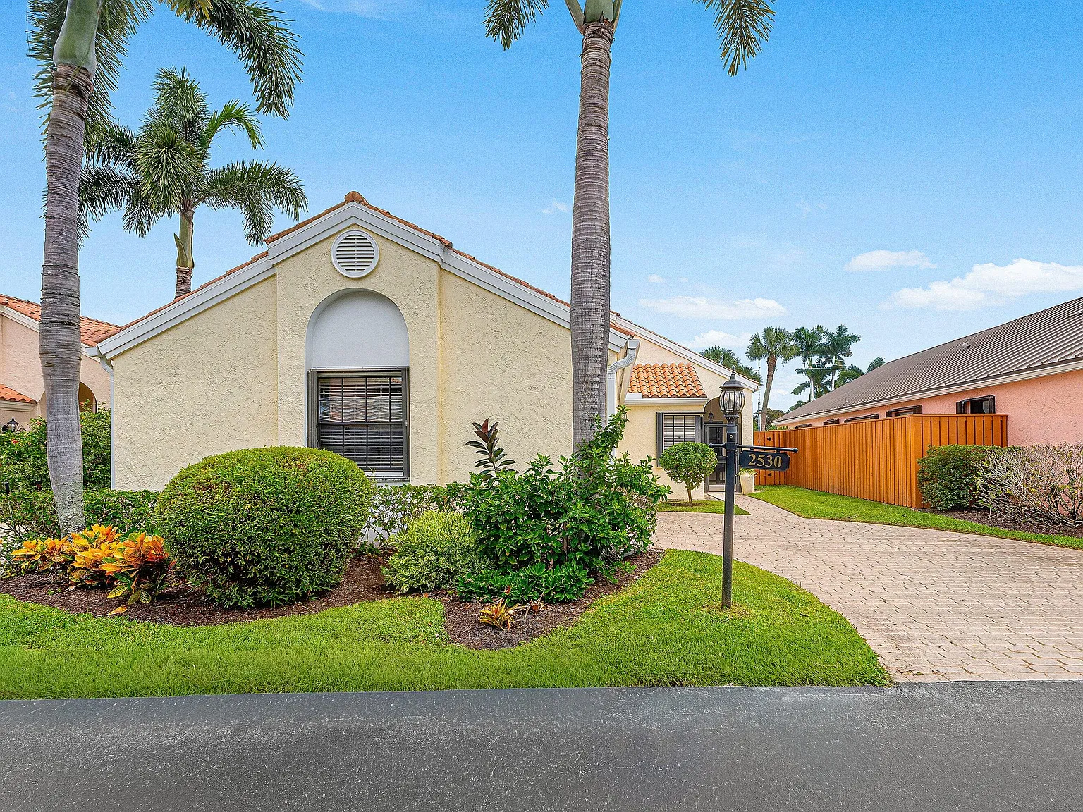 3 bed, 2.0 bath, 1719 sqft, $8,000 — Photo 3