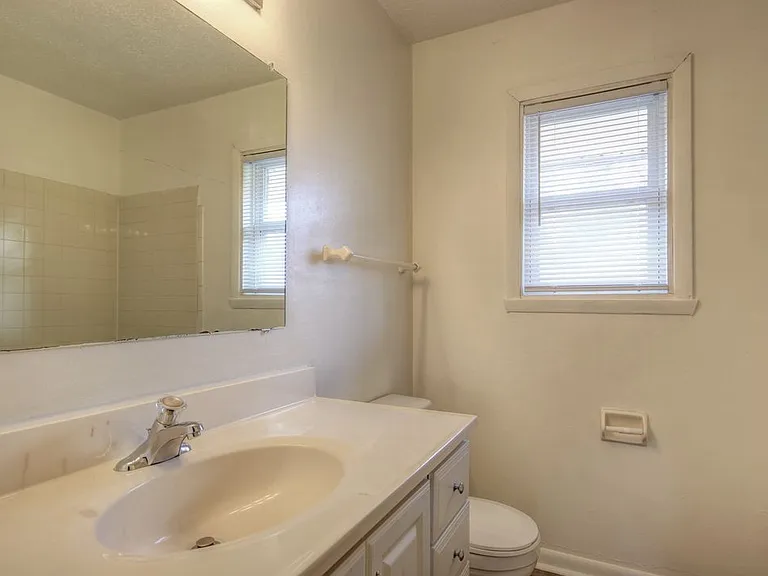 1801 W John St — Photo 20