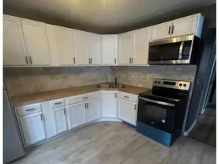 2199 Westwood Northern Blvd #1 — Photo 2
