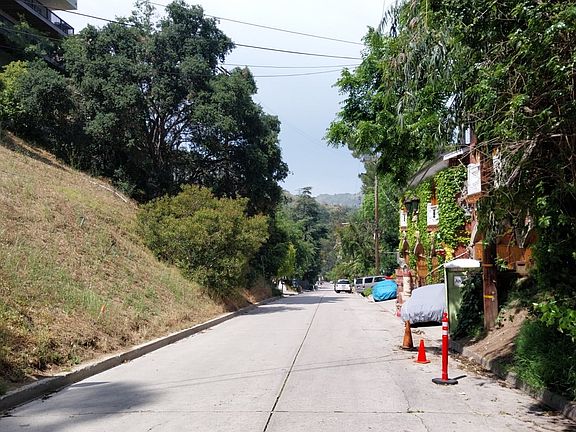 4th image of 8593 Lookout Mountain Ave