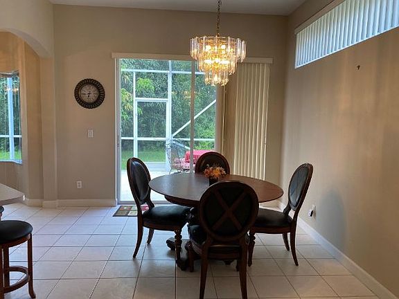 4th image of 716 SW Munjack Cir