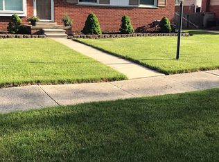 16340 Northview St, Roseville, MI 48066