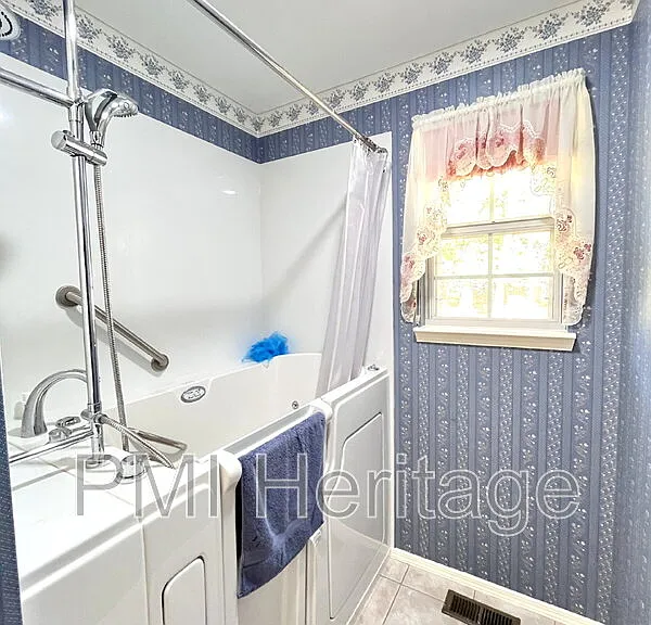 40 Portsmouth Dr — Photo 34