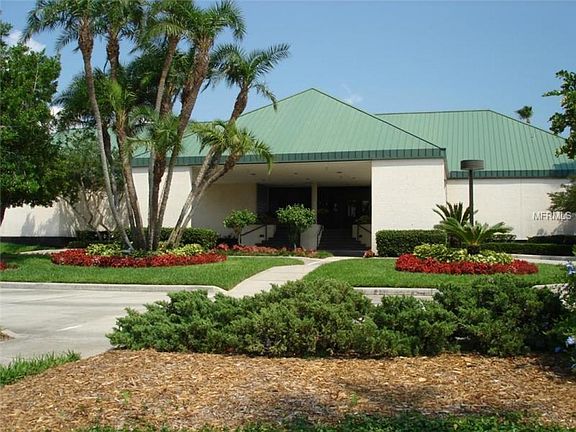 3rd image of 2809 Seabreeze Dr S