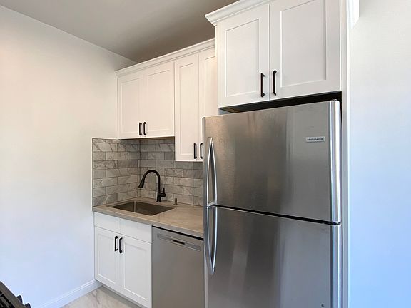 2nd image of 1085 Washington St APT 301