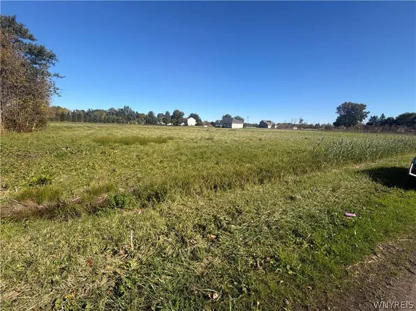 1115 Rapids Rd, Lockport, NY 14094
