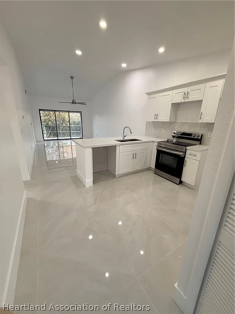 2 bed, 2.0 bath, 1003 sqft, $1,300 — Photo 4