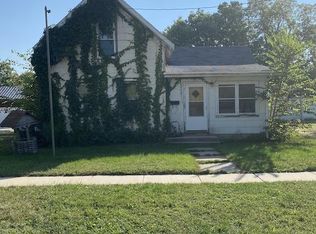 732 7th St, Prairie Du Sac, WI 53578