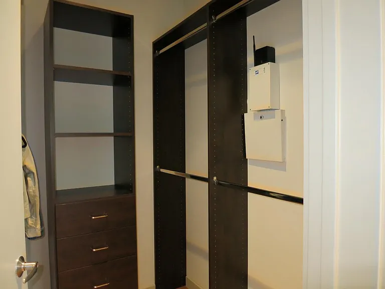 walk-in-closet