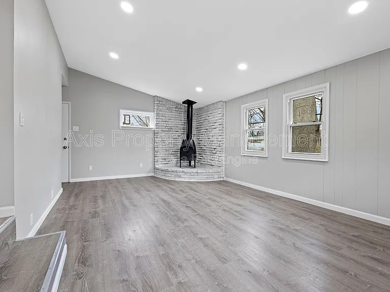 537 Lynn Haven Ln — Photo 6