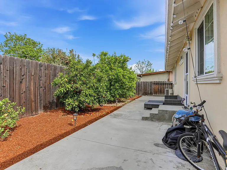 609 Stanford Ave — Photo 93