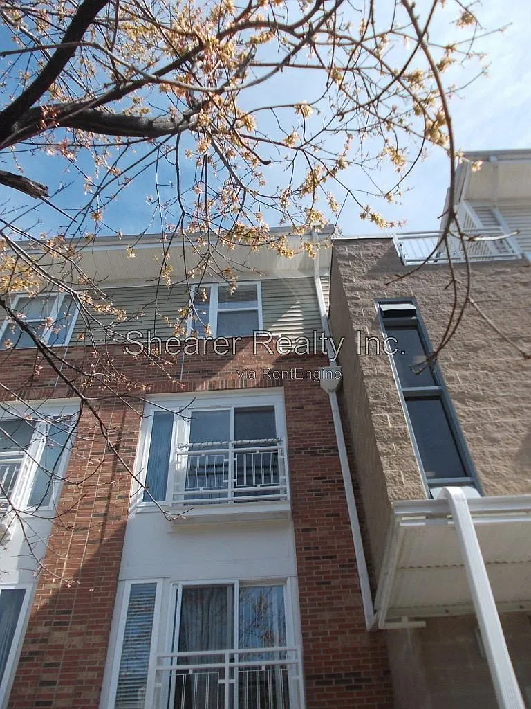 2 bed, 2.5 bath, 1312 sqft, $2,000 — Photo 3
