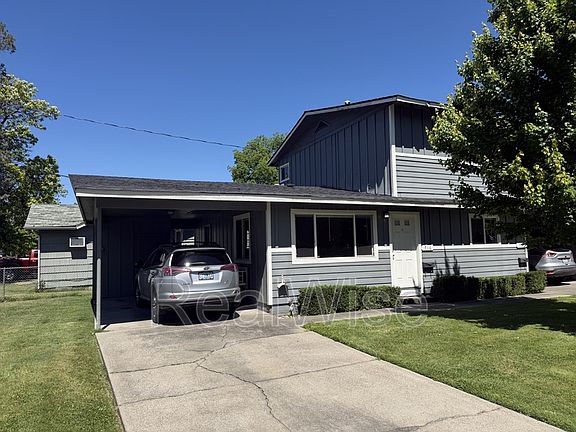 3rd image of 716 SE 9th St