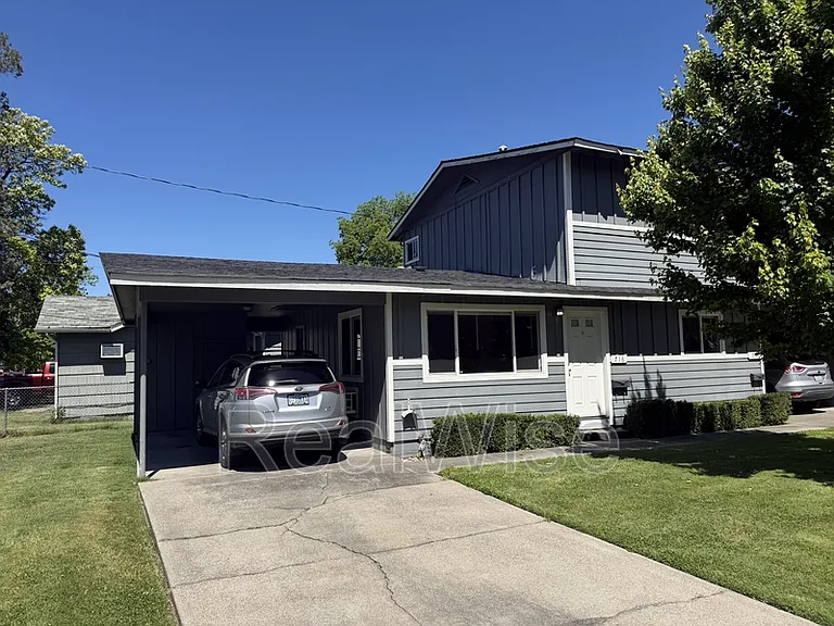 716 SE 9th St — Photo 3