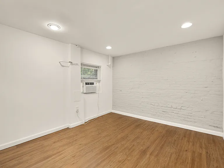 2408 37th St NW — Photo 31