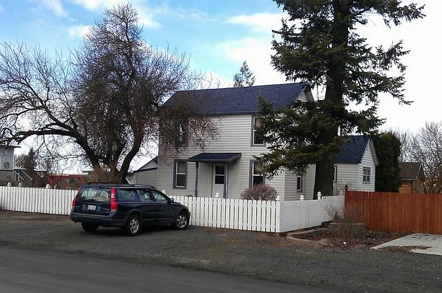 1st image of 910 Marshall St