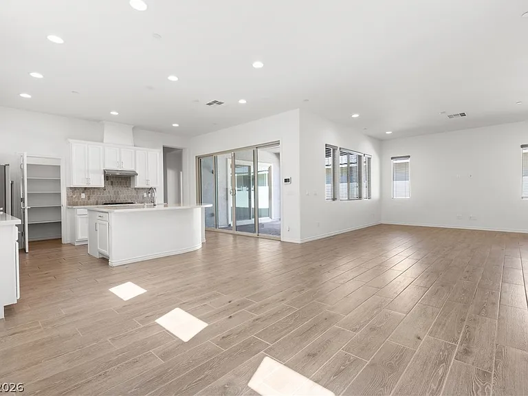 661 Assurance Pl — Photo 4