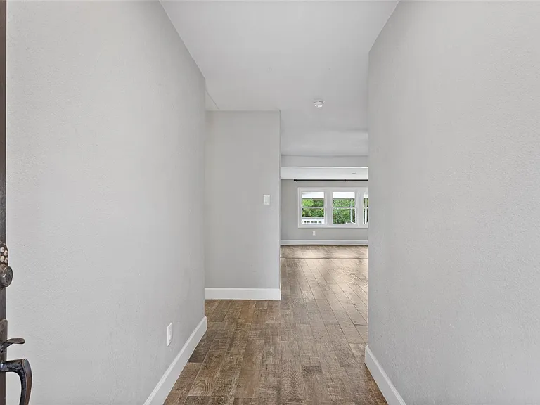 3310 Oak Dr — Photo 8