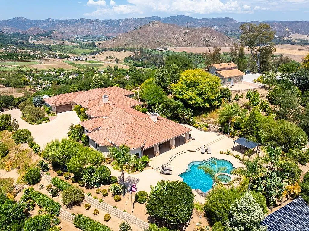 5 bed, 6.0 bath, 5713 sqft, $7,000 — Photo 3